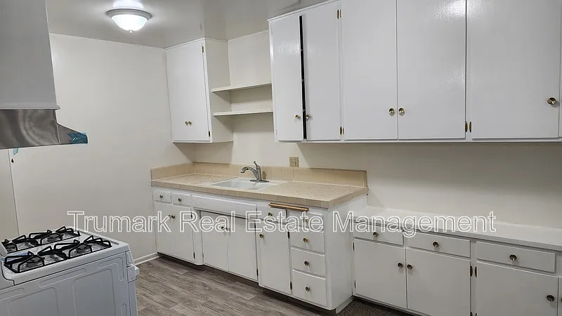 2 bed, 1.0 bath, 800 sqft, $2,250 — Photo 1