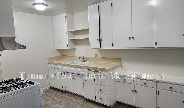 323 N Howard St #6 — Photo 1