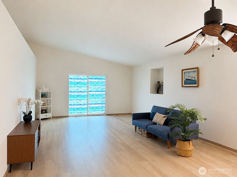 2nd image of 226 166th St E