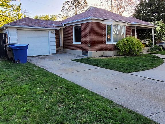 3rd image of 909 N American Beauty Dr