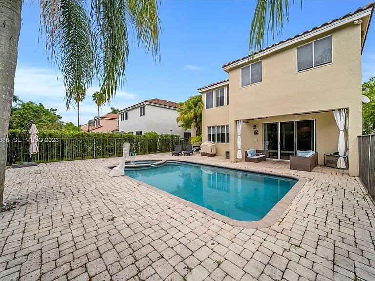 1115 Camellia Cir — Photo 13