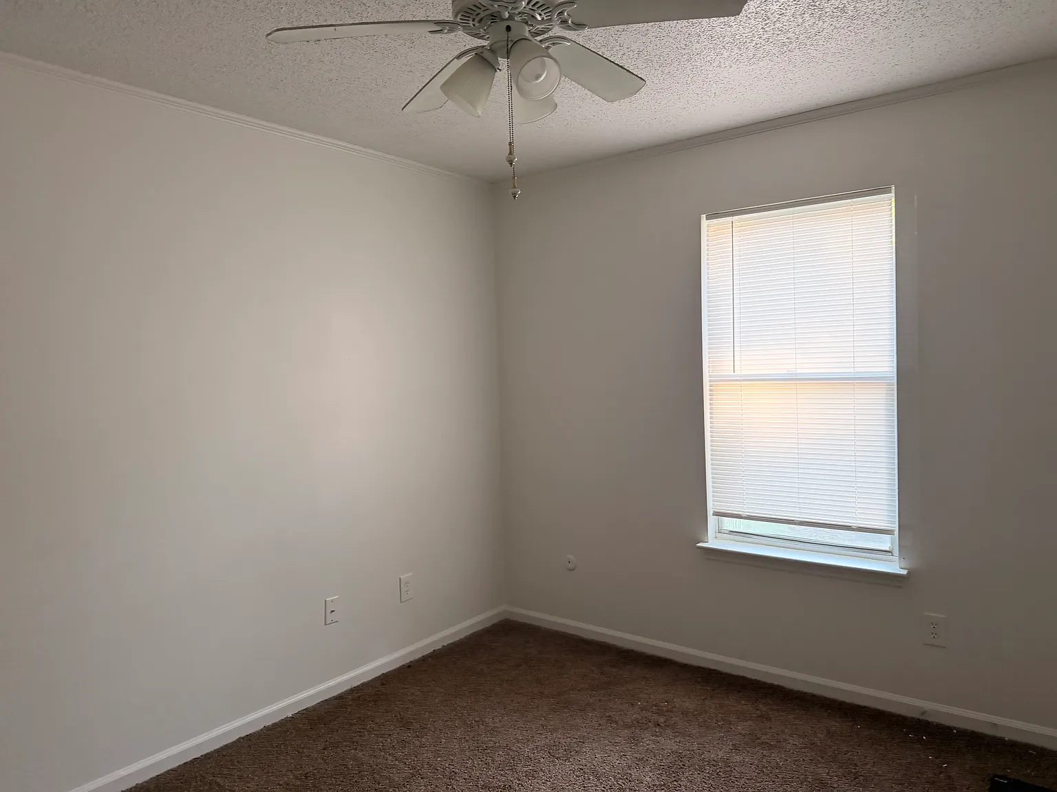 2 bed, 1.5 bath, 920 sqft, $1,025 — Photo 2