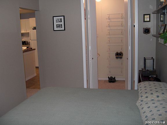 Bedroom w/closet view