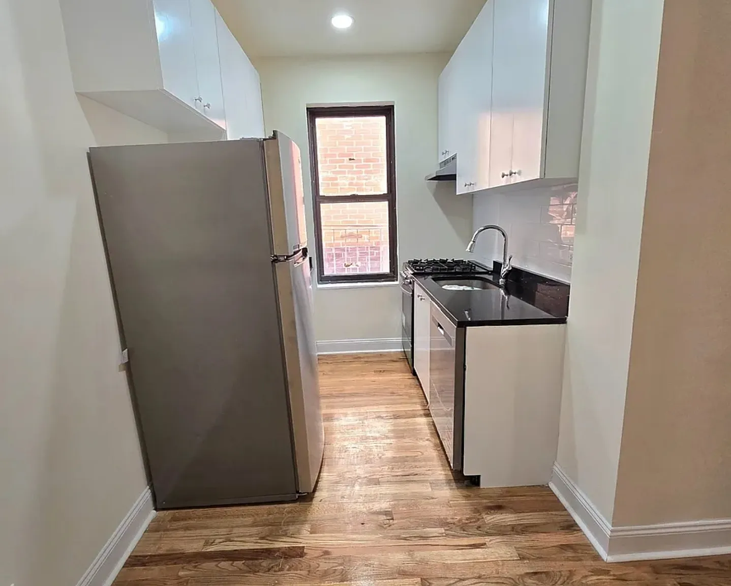 1 bed, 700 sqft, $1,950 — Photo 3