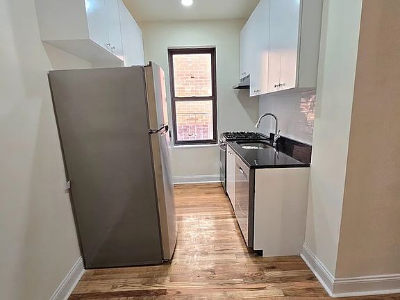 3rd image of 13209 Maple Ave #2B