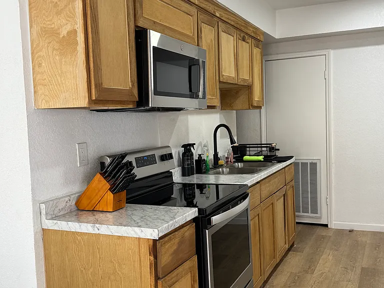 105 E 11th St #3 — Photo 7