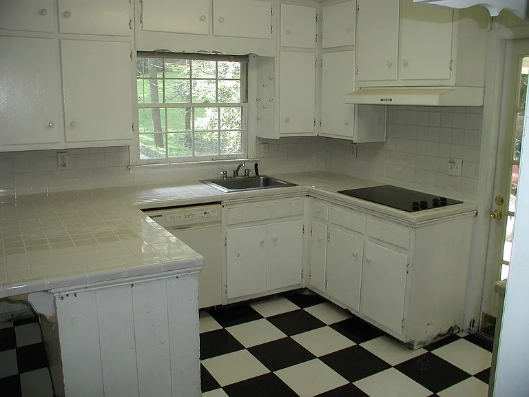 4179 Shawnee Ln NE — Photo 5
