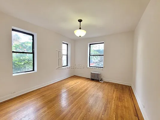 Rented by Bouklis Group | media 10