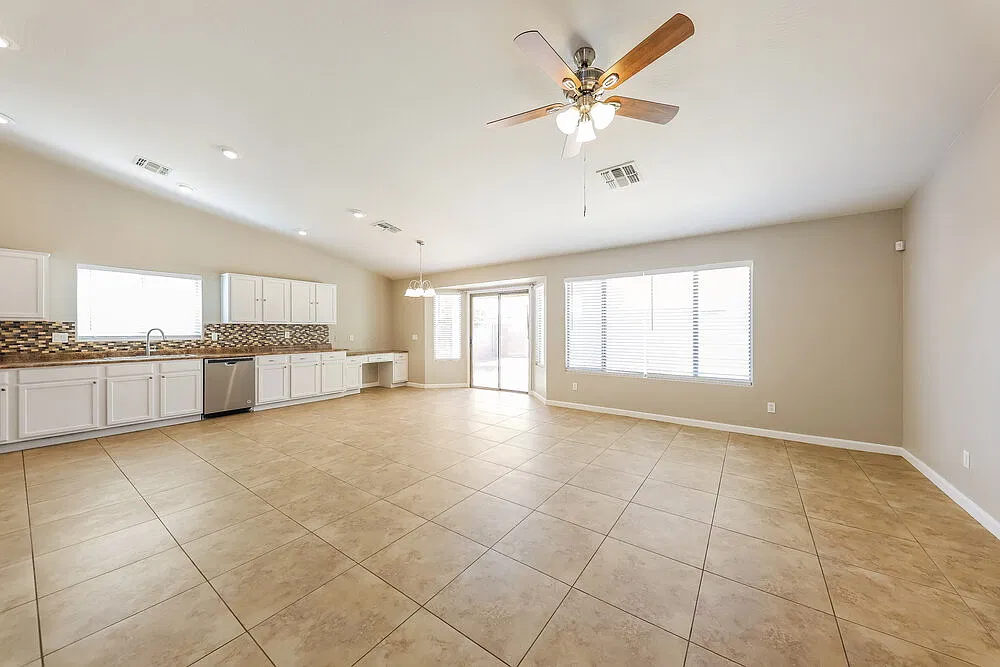 4 bed, 2.0 bath, 1844 sqft, $2,160 — Photo 3