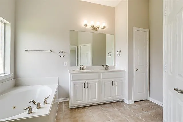 2692 Lake Ridge Dr — Photo 5