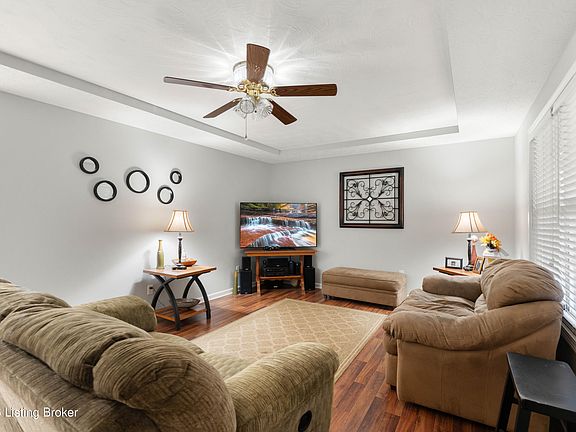4th image of 241 Emma Ct
