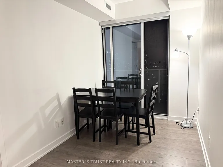 501 Yonge St #2105 — Photo 7