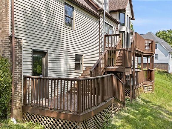 4th image of 75 Oakridge Dr