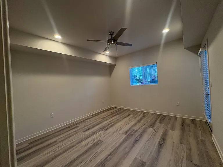6332 Woodman Ave #5 — Photo 23