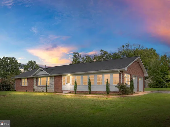 8 Fairfax Cir, Fredericksburg, VA 22405