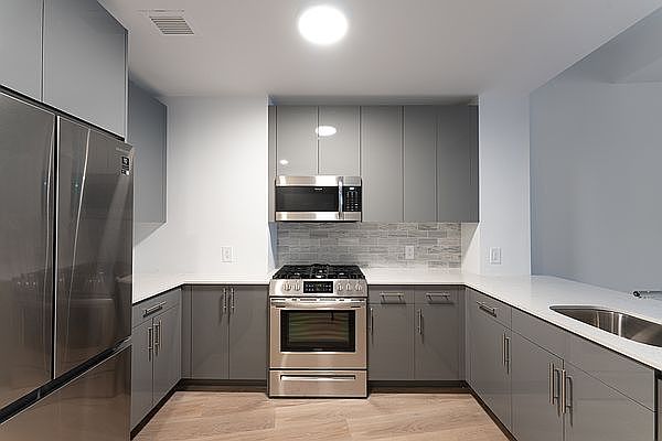 1st image of 45 Wall St APT 722