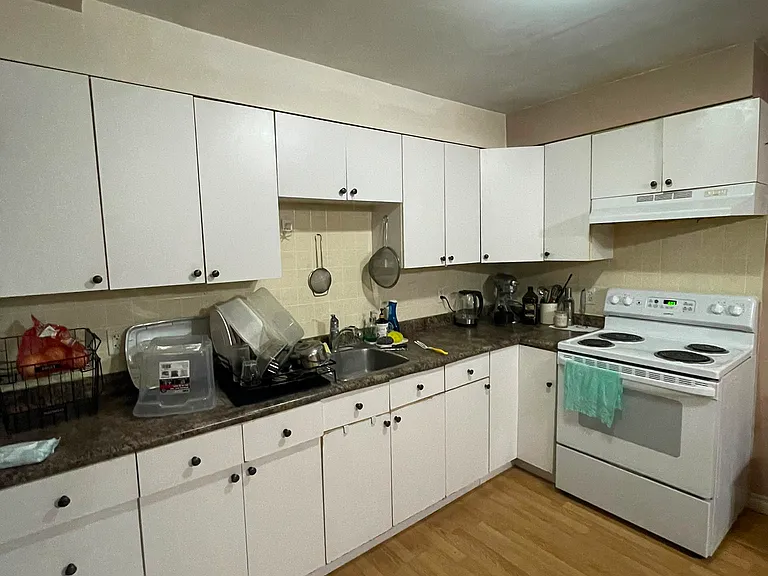 267 Mackie Pl #2 — Photo 4