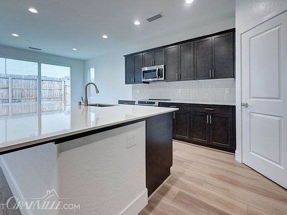 3rd image of 2834 Cortez Dr