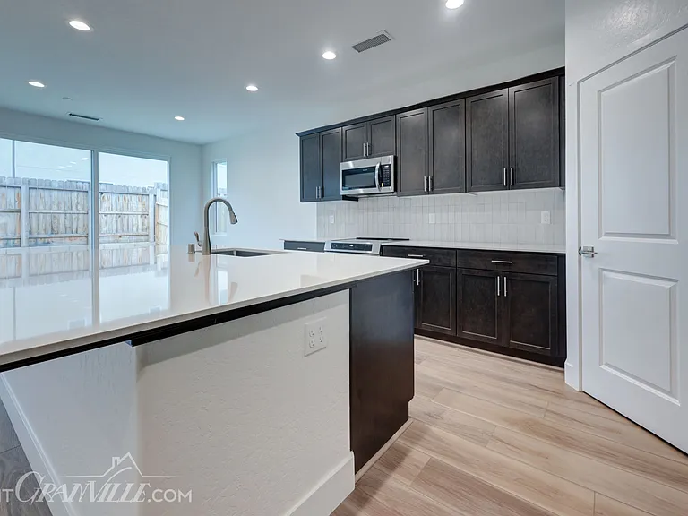 2834 Cortez Dr — Photo 3