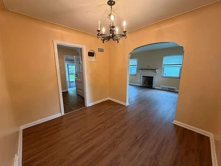 706 W Gramercy Ave — Photo 5