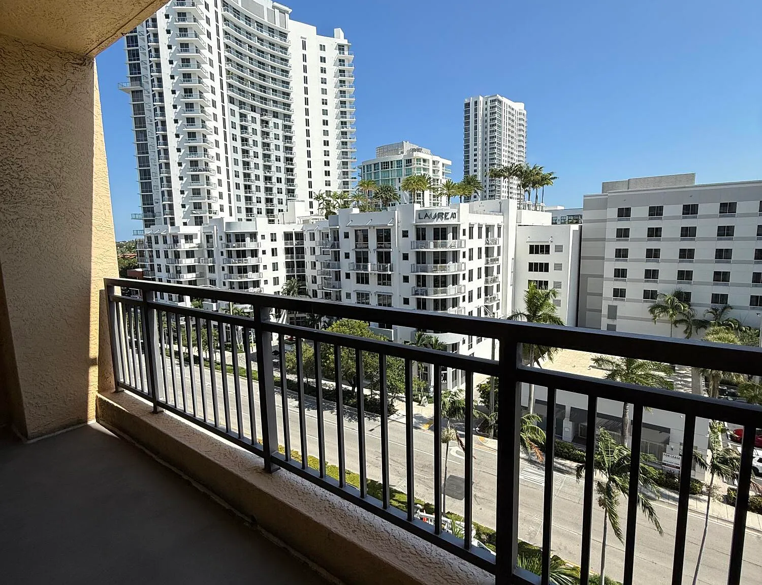 1 bed, 1.0 bath, 835 sqft, $2,400 — Photo 2