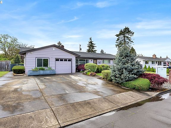 3rd image of 306 S Fredericksburg Way