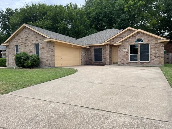 929 Pecan Trl, Cedar Hill, TX 75104