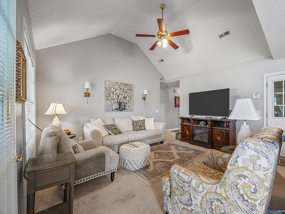 3rd image of 229 Chestnut Oak Cir