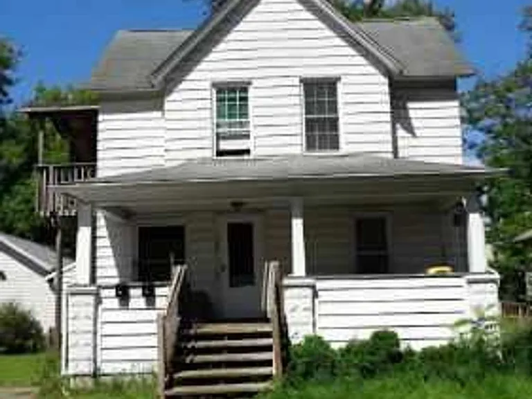 1332 Poplar Place — Photo 1