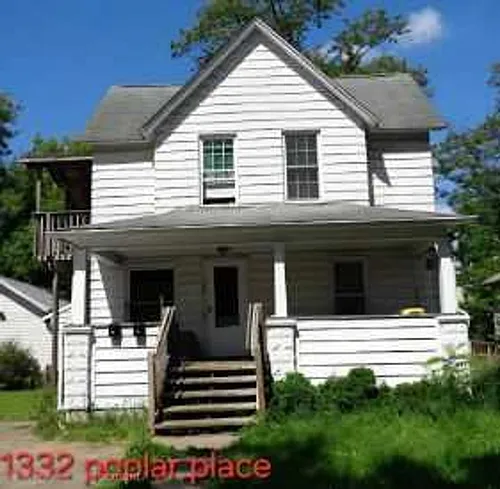 1332 Poplar Place Photo 1
