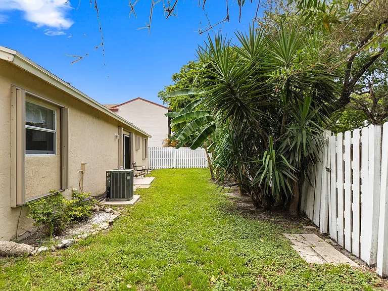 13945 Langley Pl — Photo 23