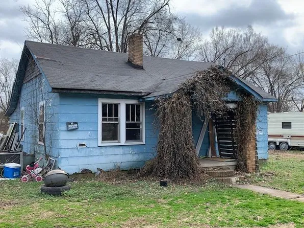 324 N Cherry St, Puryear, TN 38251
