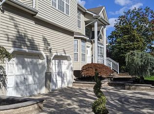 6 Greyhound Ct, Kendall Park, NJ