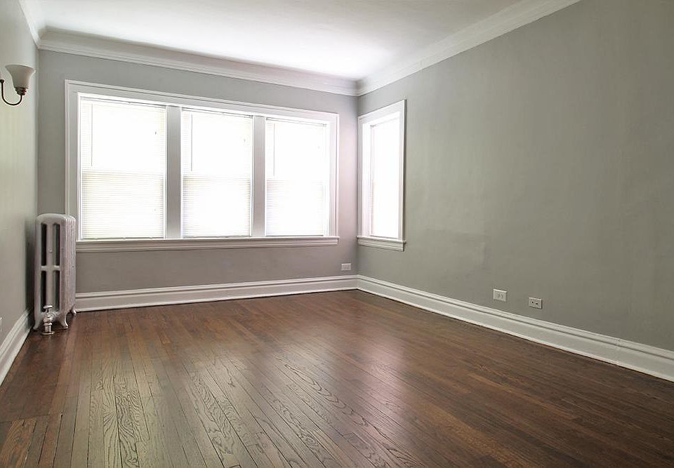 2nd image of 710 1/2 N Austin Blvd APT 2E