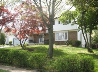 911 Piper Ln, Yardley, PA 19067