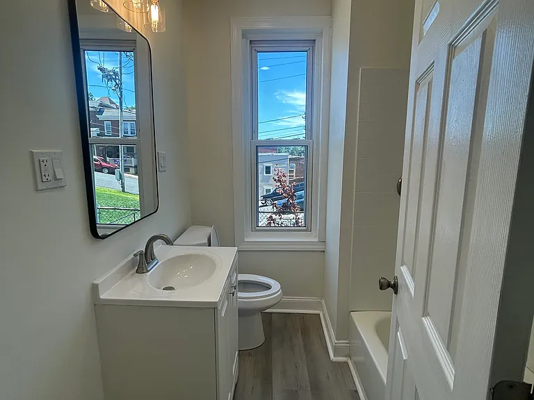 1207 W Norwegian St — Photo 15
