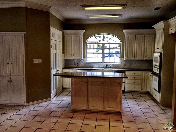 5th image of 704 Chimney Rock Dr
