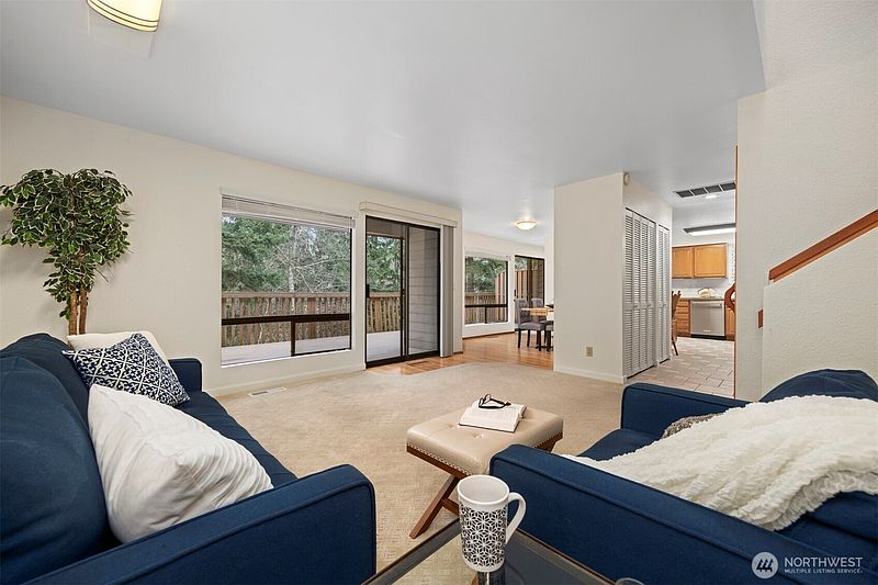 4th image of 2400 Princeton Court #6