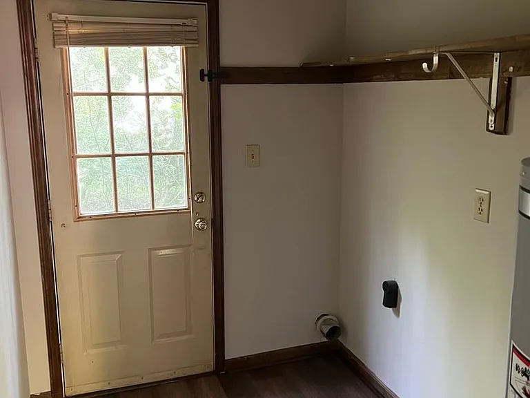 212 Laurie Dr — Photo 12