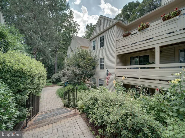 2233 Lovedale Ln APT I, Reston, VA 20191