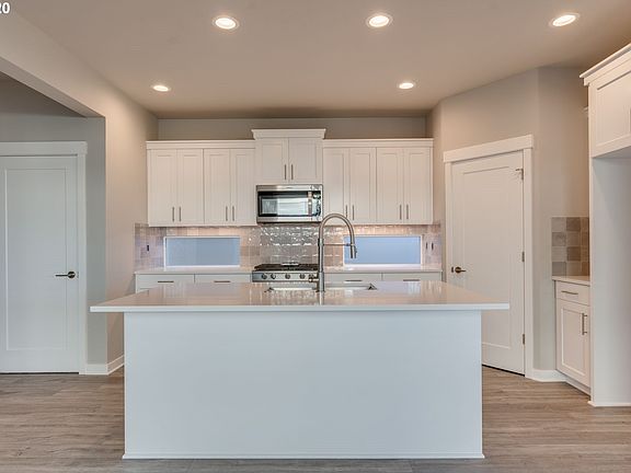 4th image of 6199 SE Polyantha St #299