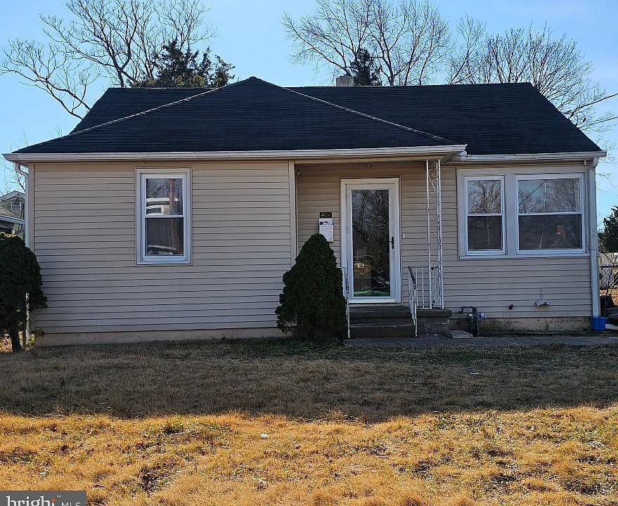 1st image of 407 Birch St