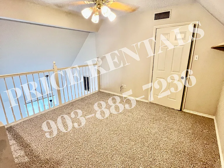 1709 Woodside Ln — Photo 5