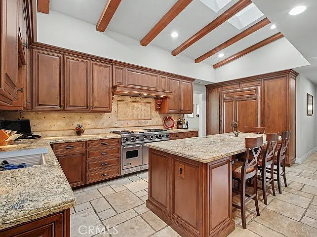4 bed, 3139 sqft, $9,900 — Photo 2
