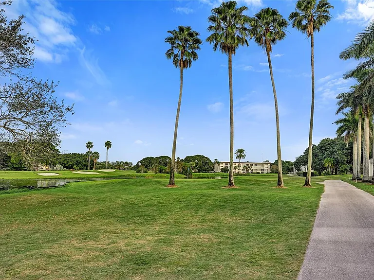 3001 Portofino Isle #K2 — Photo 47