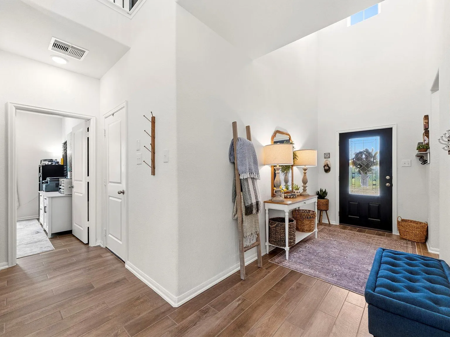 4 bed, 3.0 bath, 2575 sqft, $2,900 — Photo 4