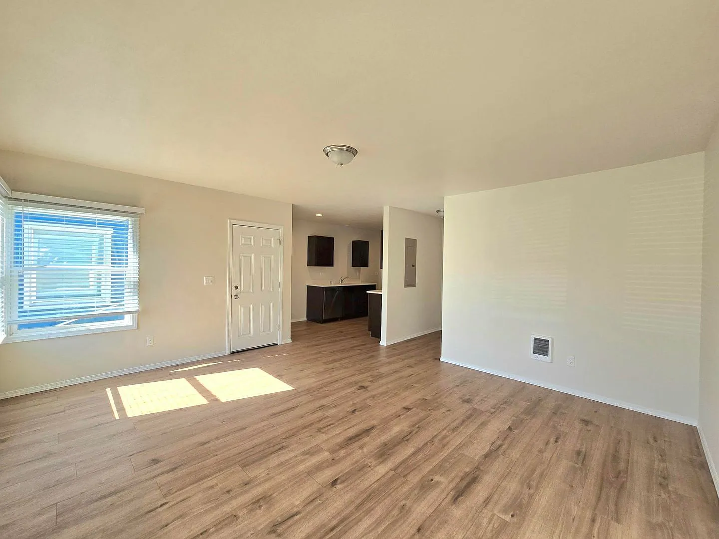 1 Month Free On A 12 Month Lease! Affordable 3 Bedroom, Fully Remodeled! — Photo 4