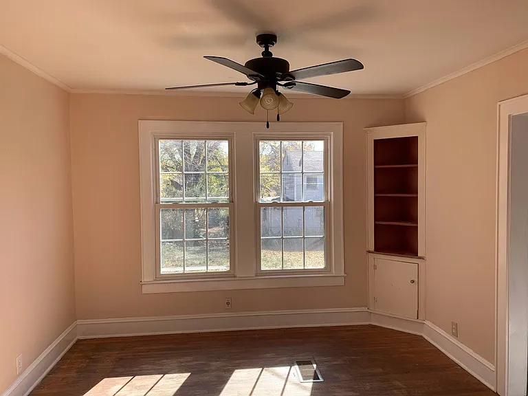 123 E Robinson Pl — Photo 4