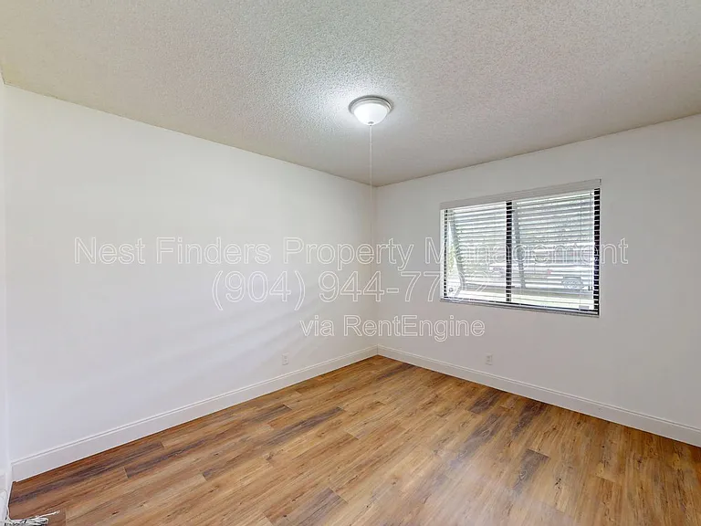 111 Lobelia Rd — Photo 16