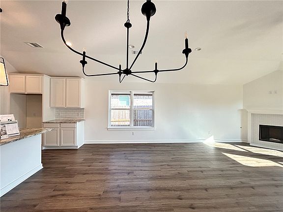 4th image of 3030 Teller Dr